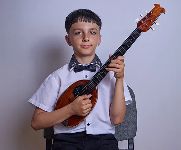 Kristóf, tambura zenész portré, SUGO Tamburazenekar